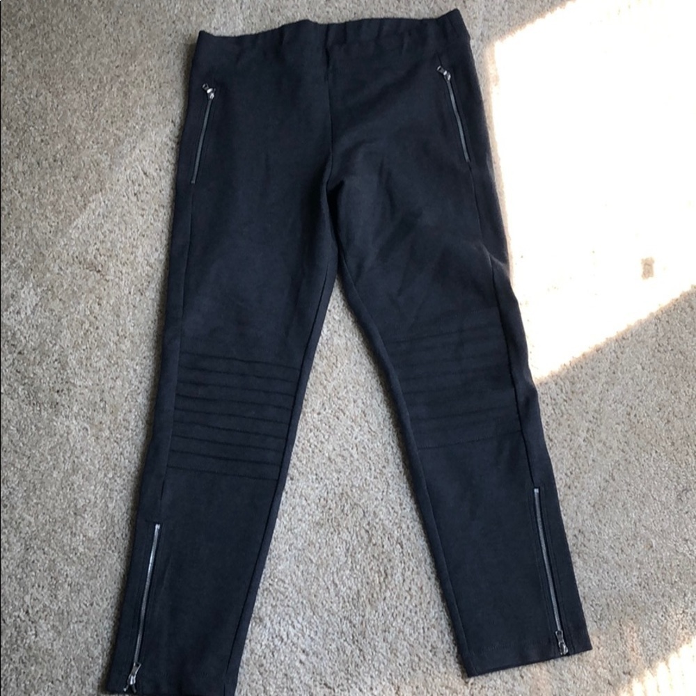 Like new gray Gap motto legging size large